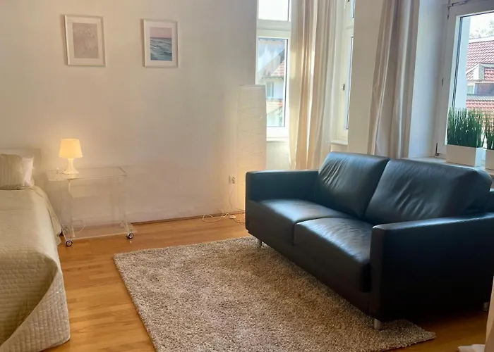 Altbauwohnung Mit 2 Balkonen