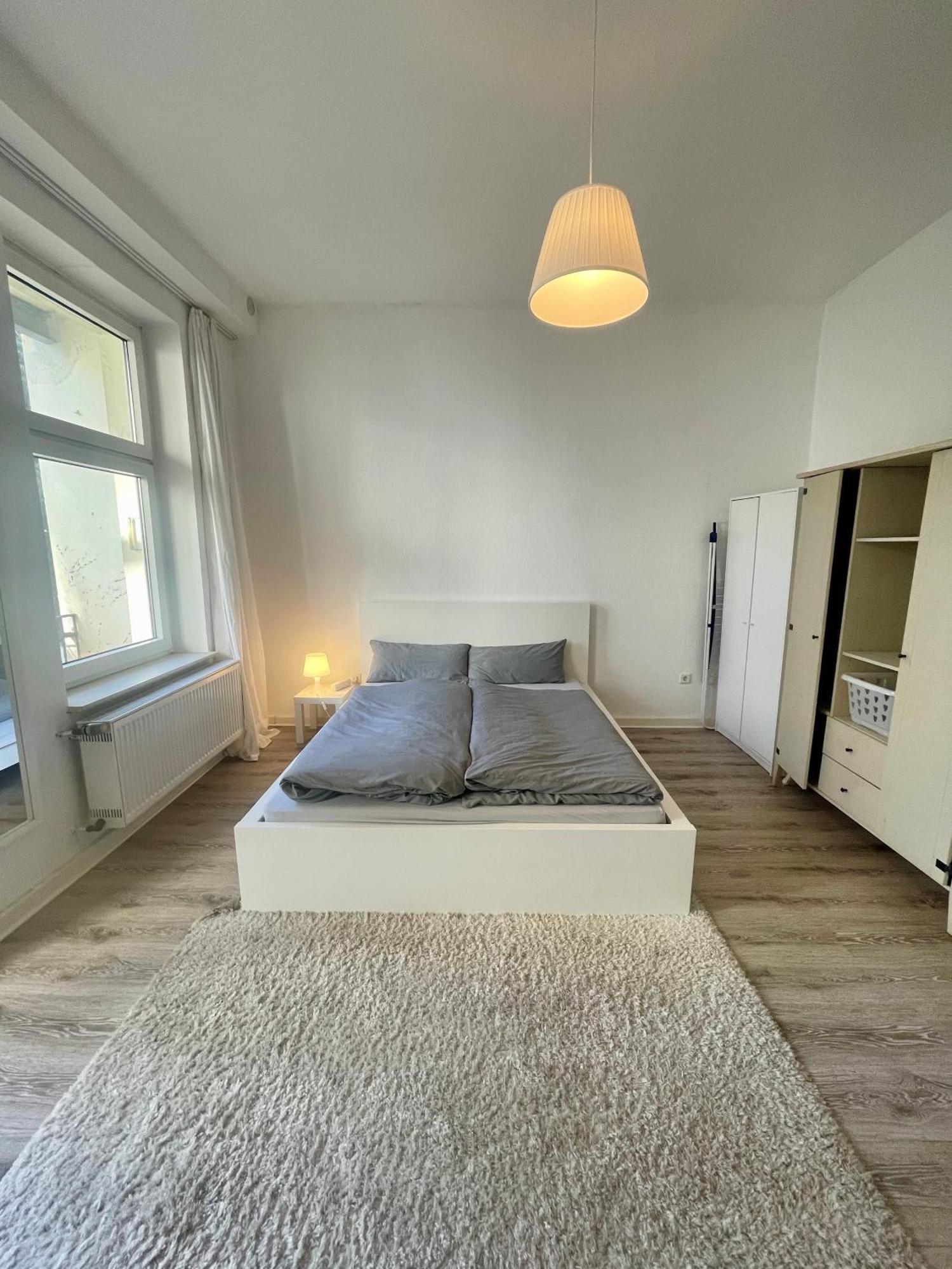 Altbauwohnung Mit 2 Balkonen