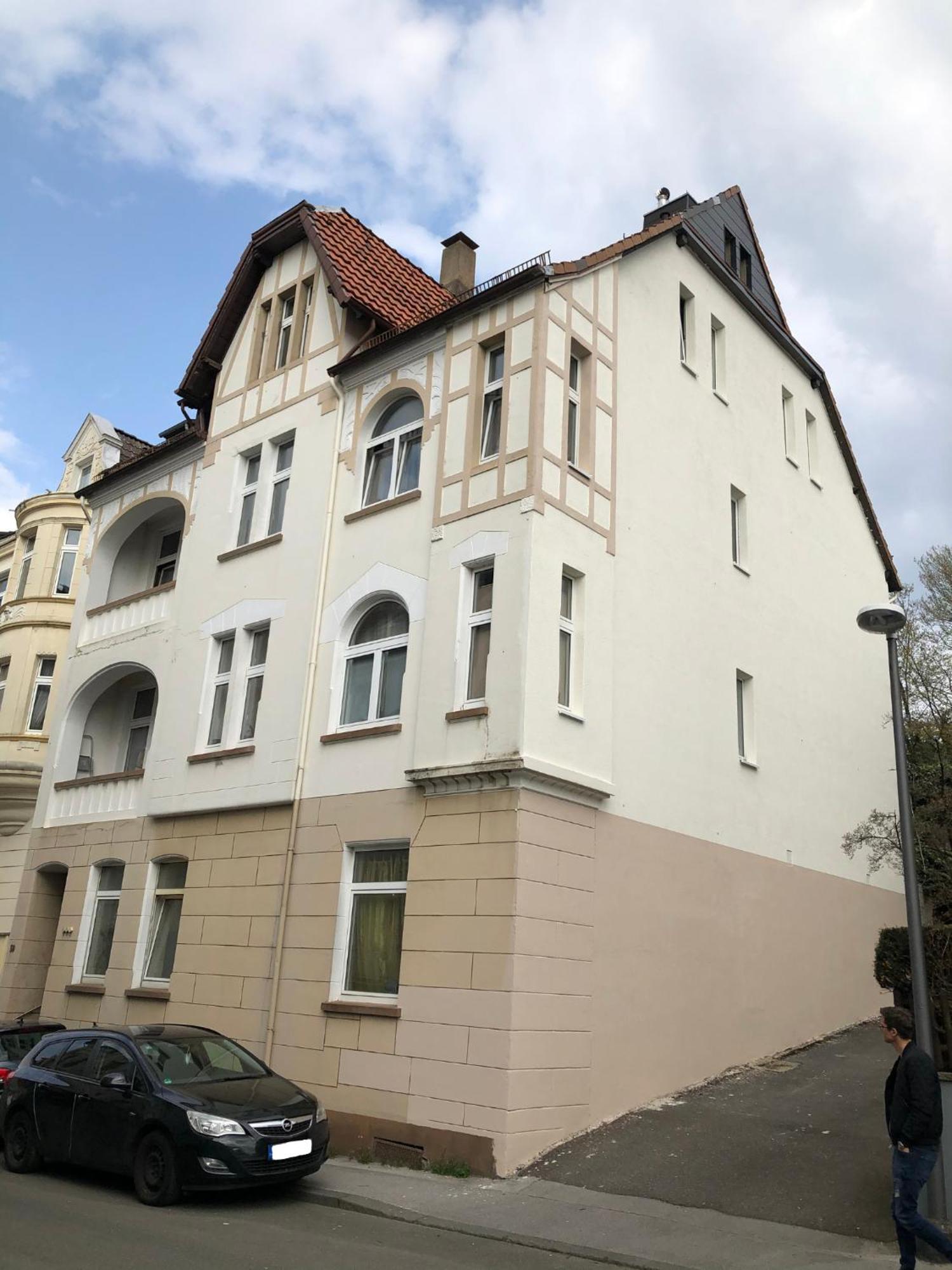 Altbauwohnung Mit 2 Balkonen *