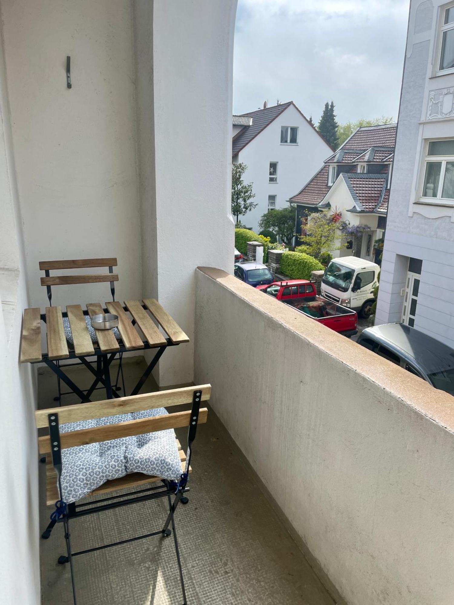 Altbauwohnung Mit 2 Balkonen